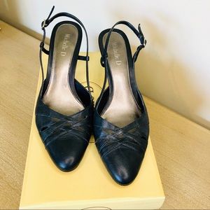 Michelle D navy heels size 7 1/2, 3” heels